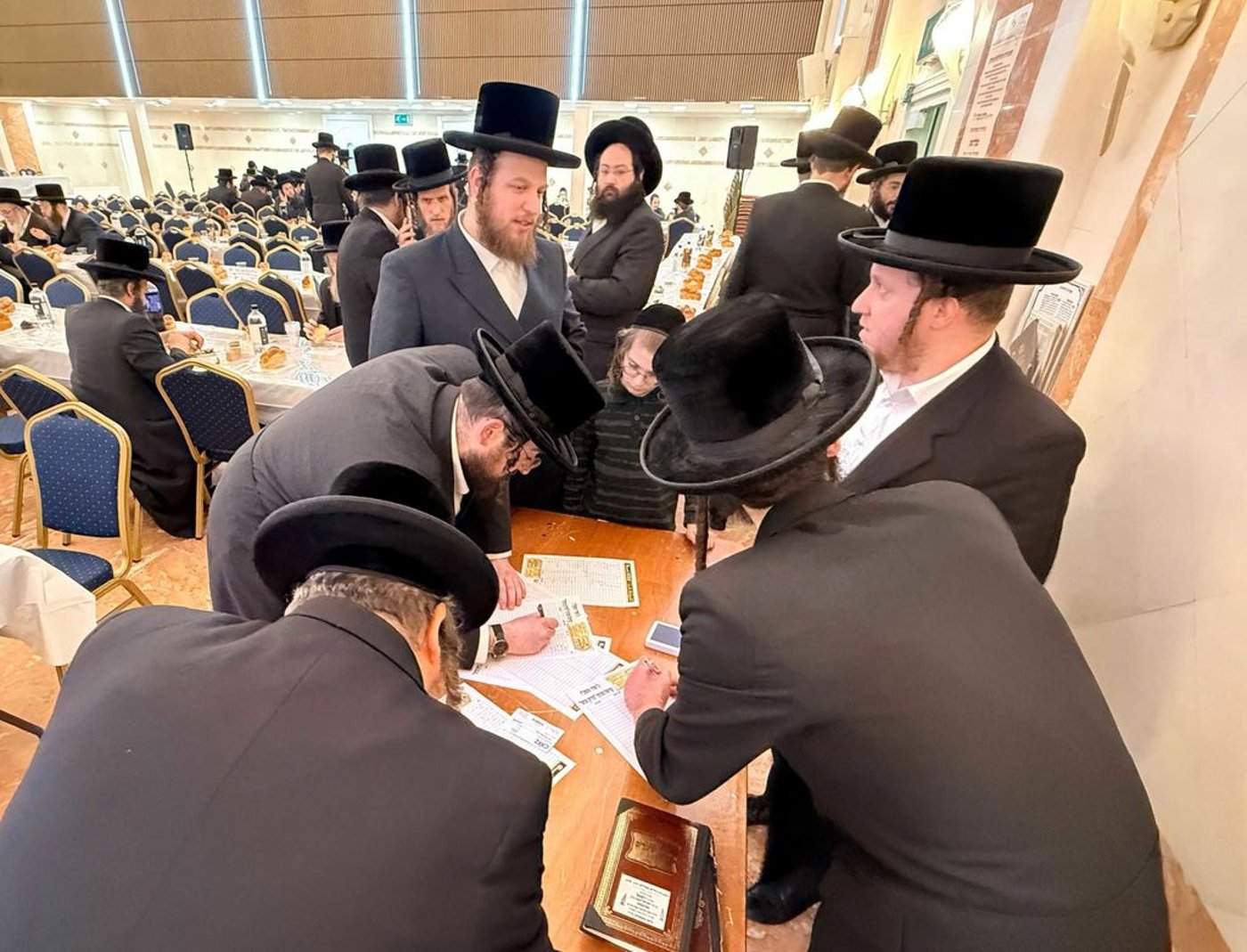 האדמו"ר מויז'ניץ לונדון בהילולת הישועות משה