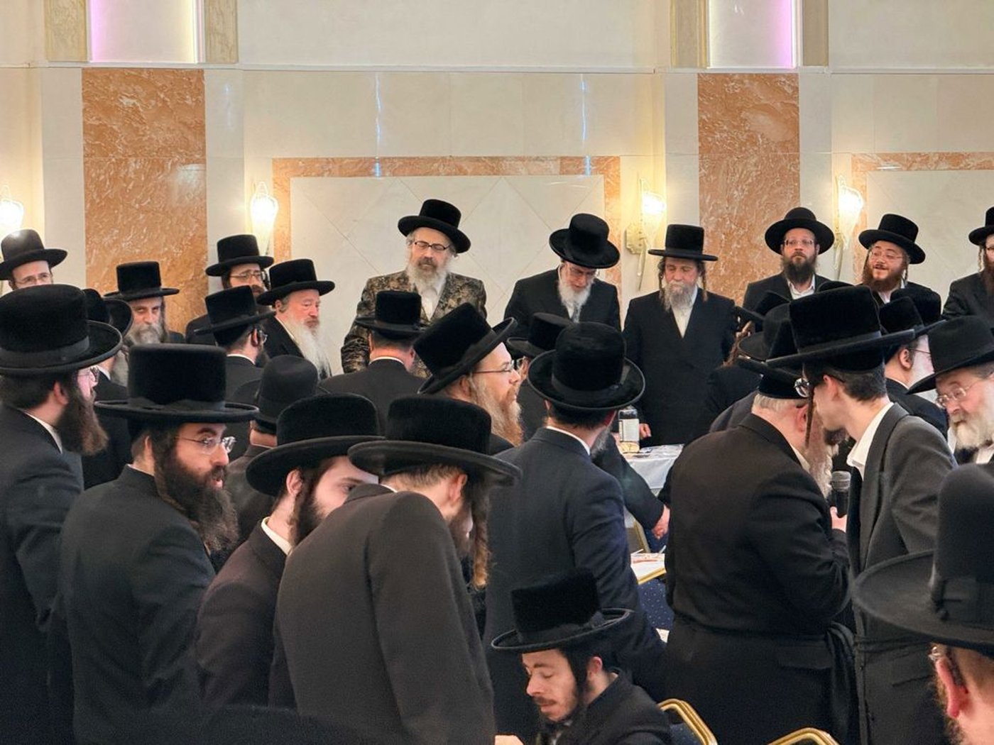 האדמו"ר מויז'ניץ לונדון בהילולת הישועות משה