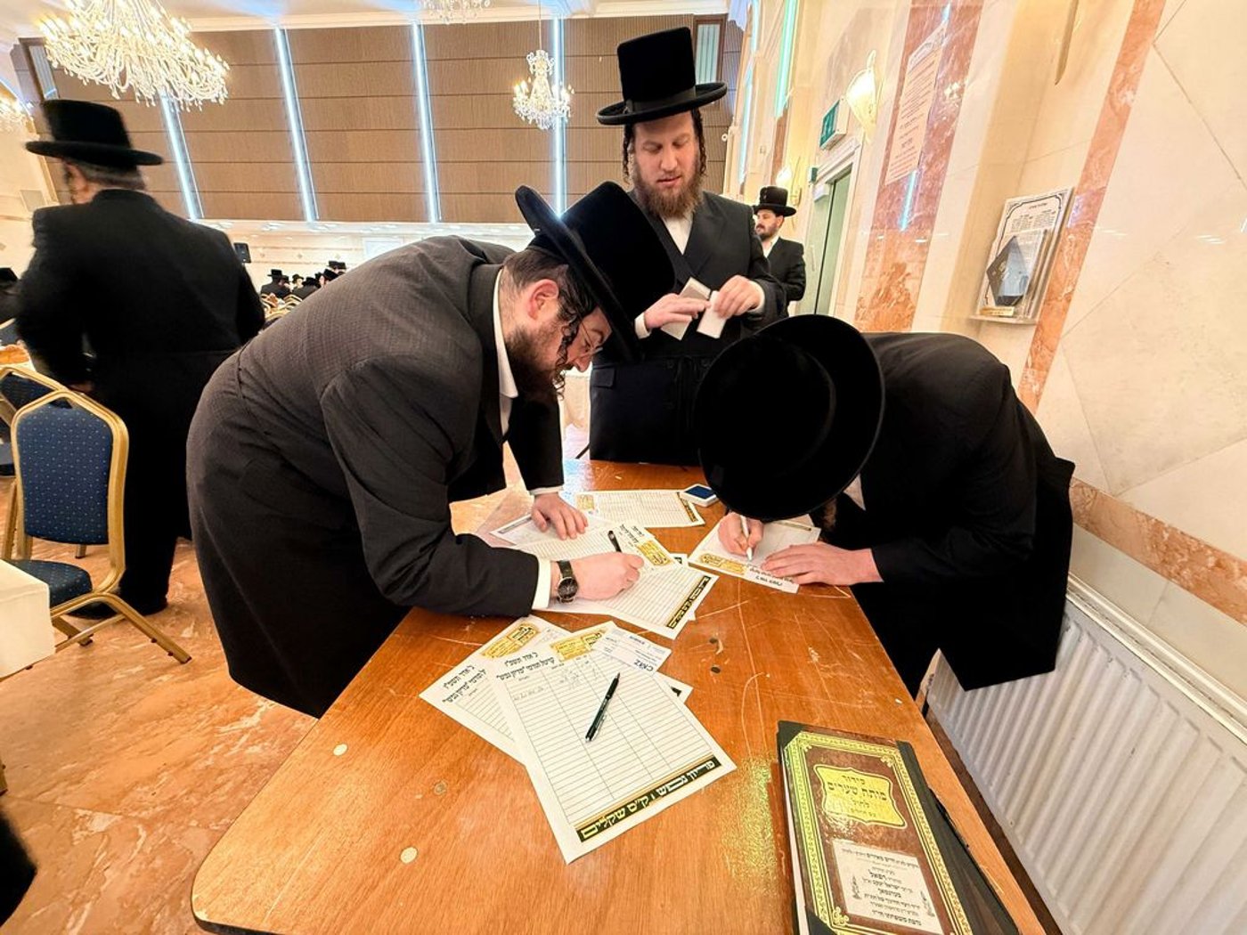 האדמו"ר מויז'ניץ לונדון בהילולת הישועות משה