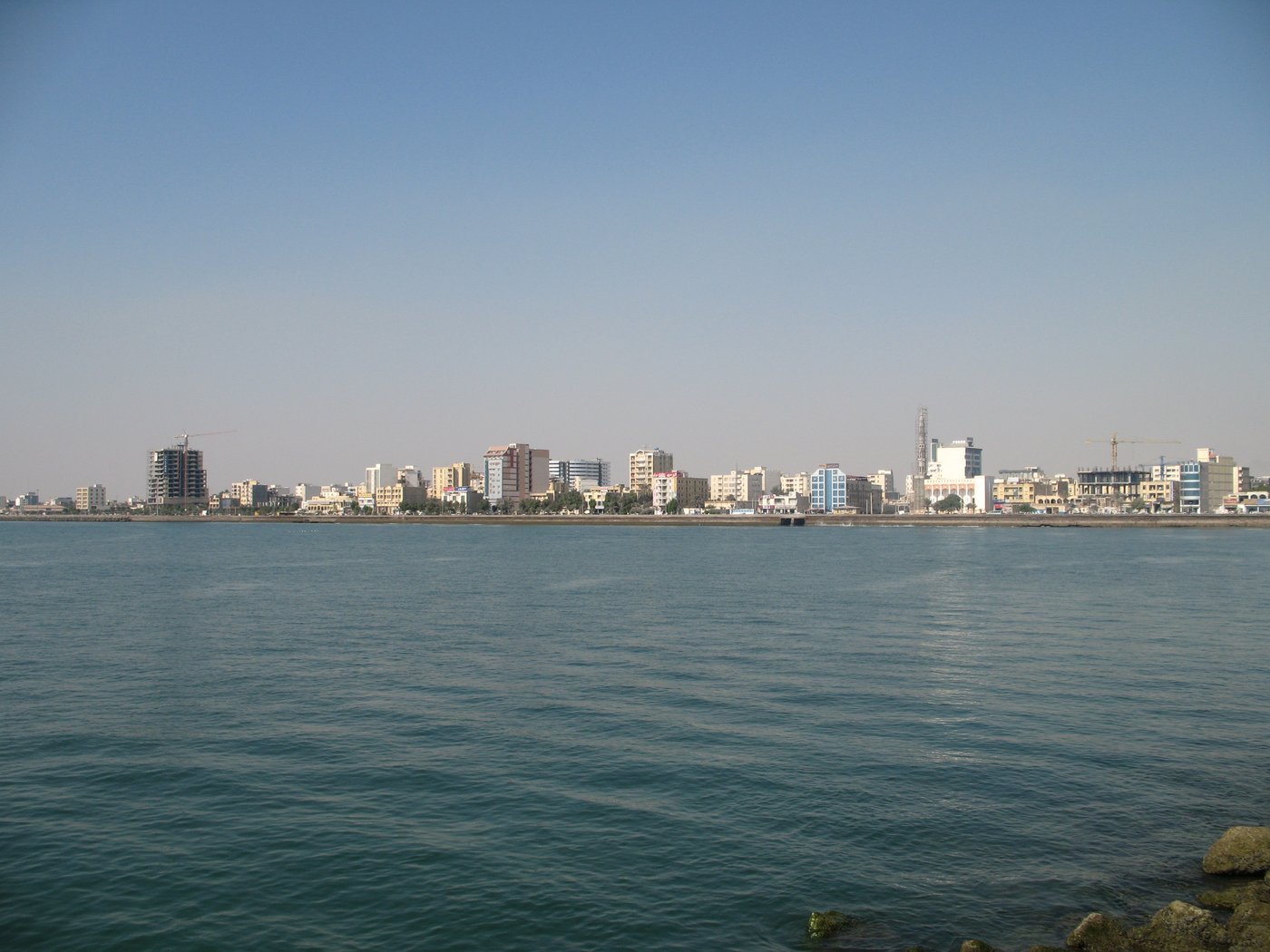 קו הרקיע של בנדר עבאס בשנת 2007