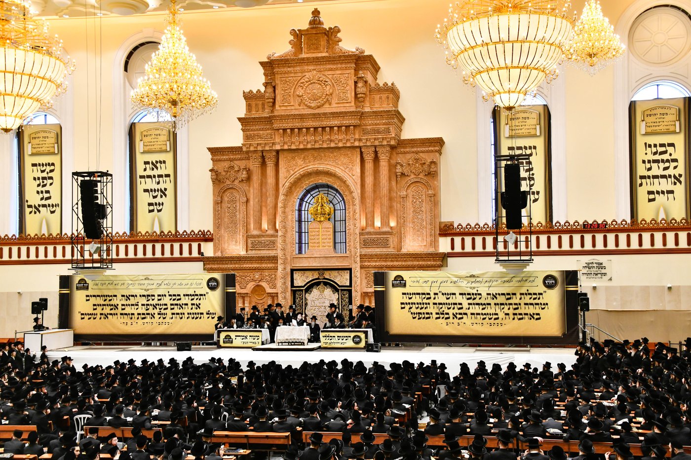 הילולא קדישא בויז'ניץ