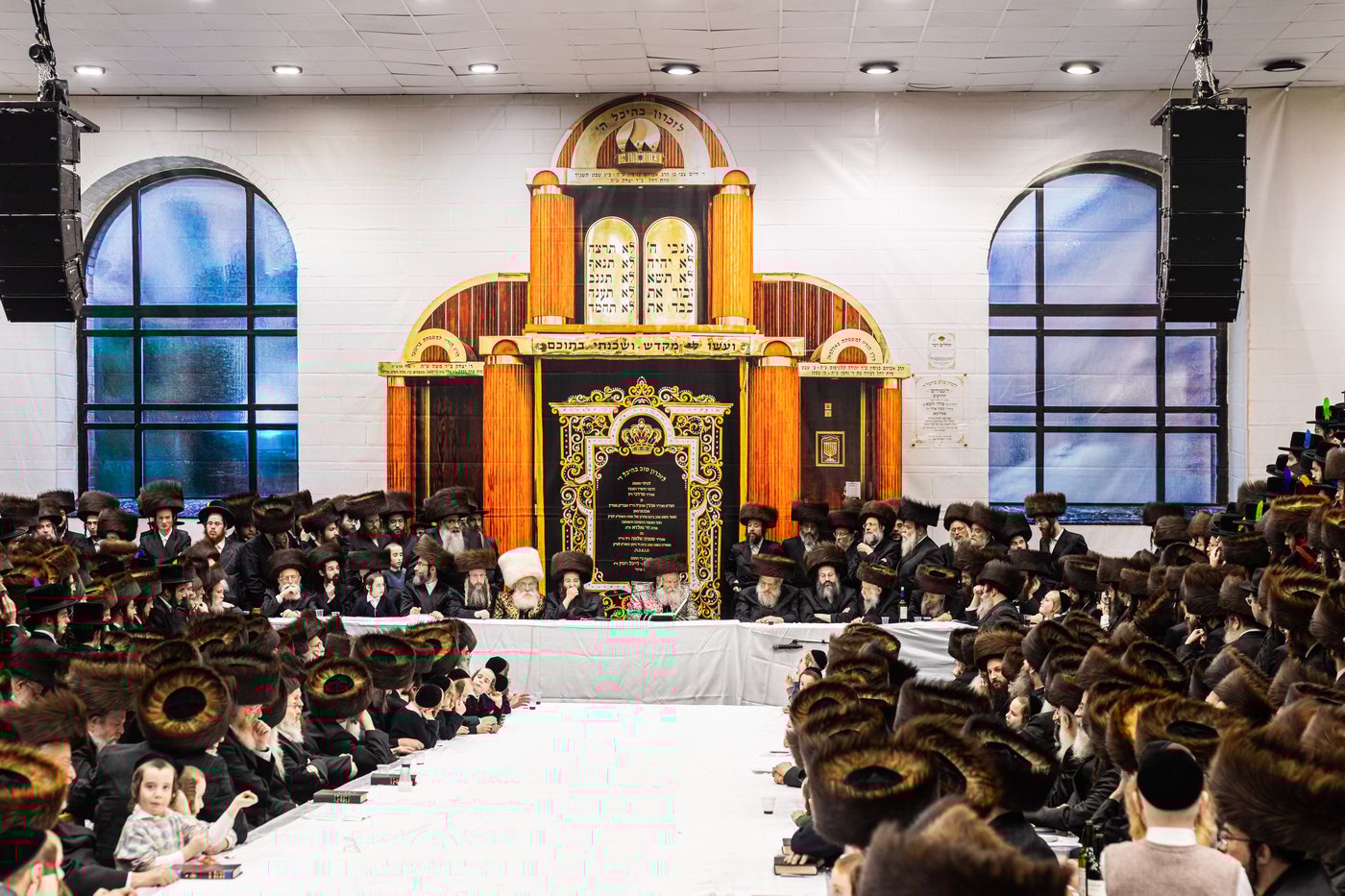 טיש שושן פורים בחצה"ק באבוב