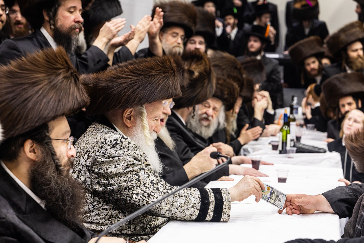 טיש שושן פורים בחצה"ק באבוב