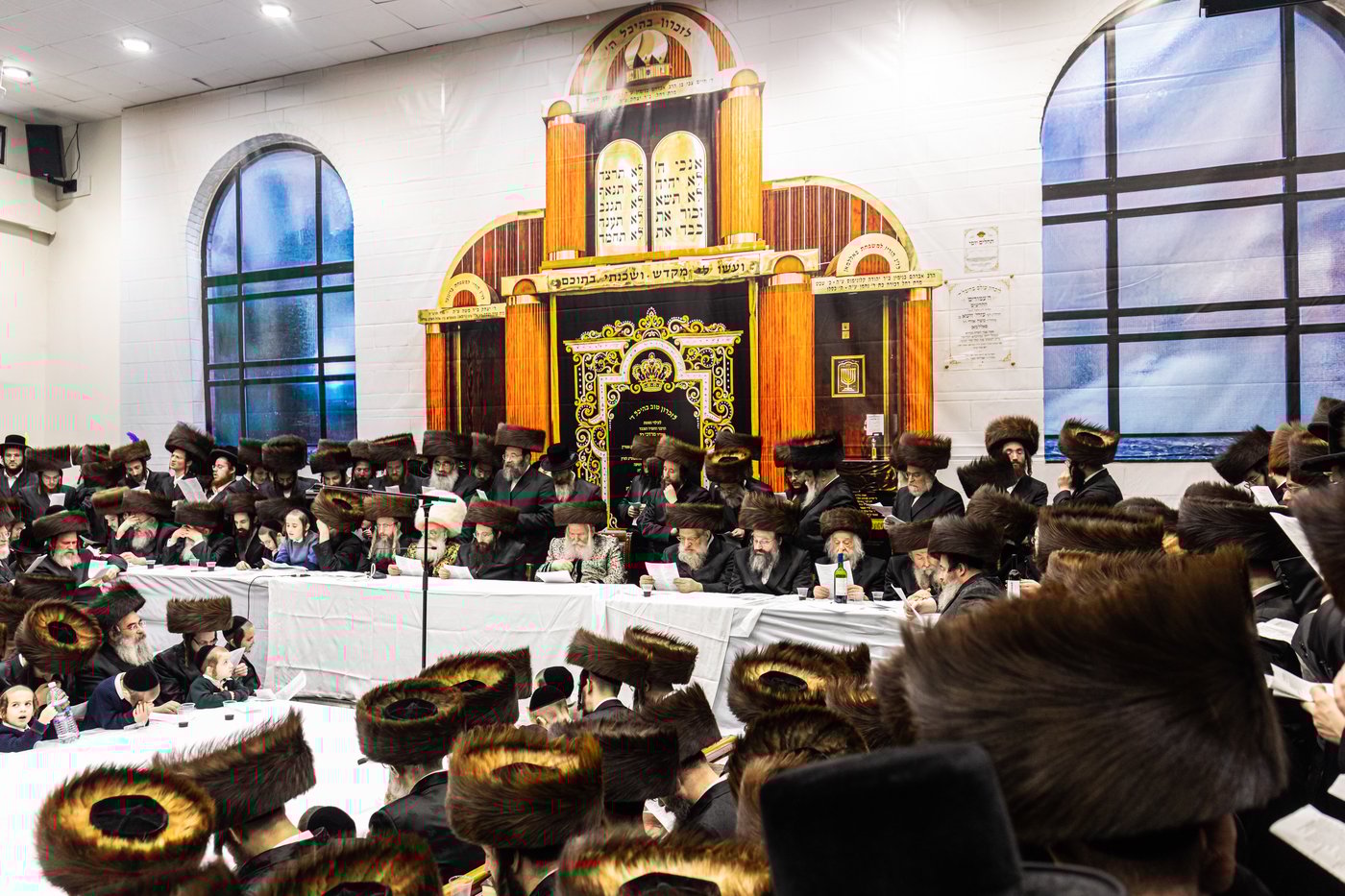 טיש שושן פורים בחצה"ק באבוב