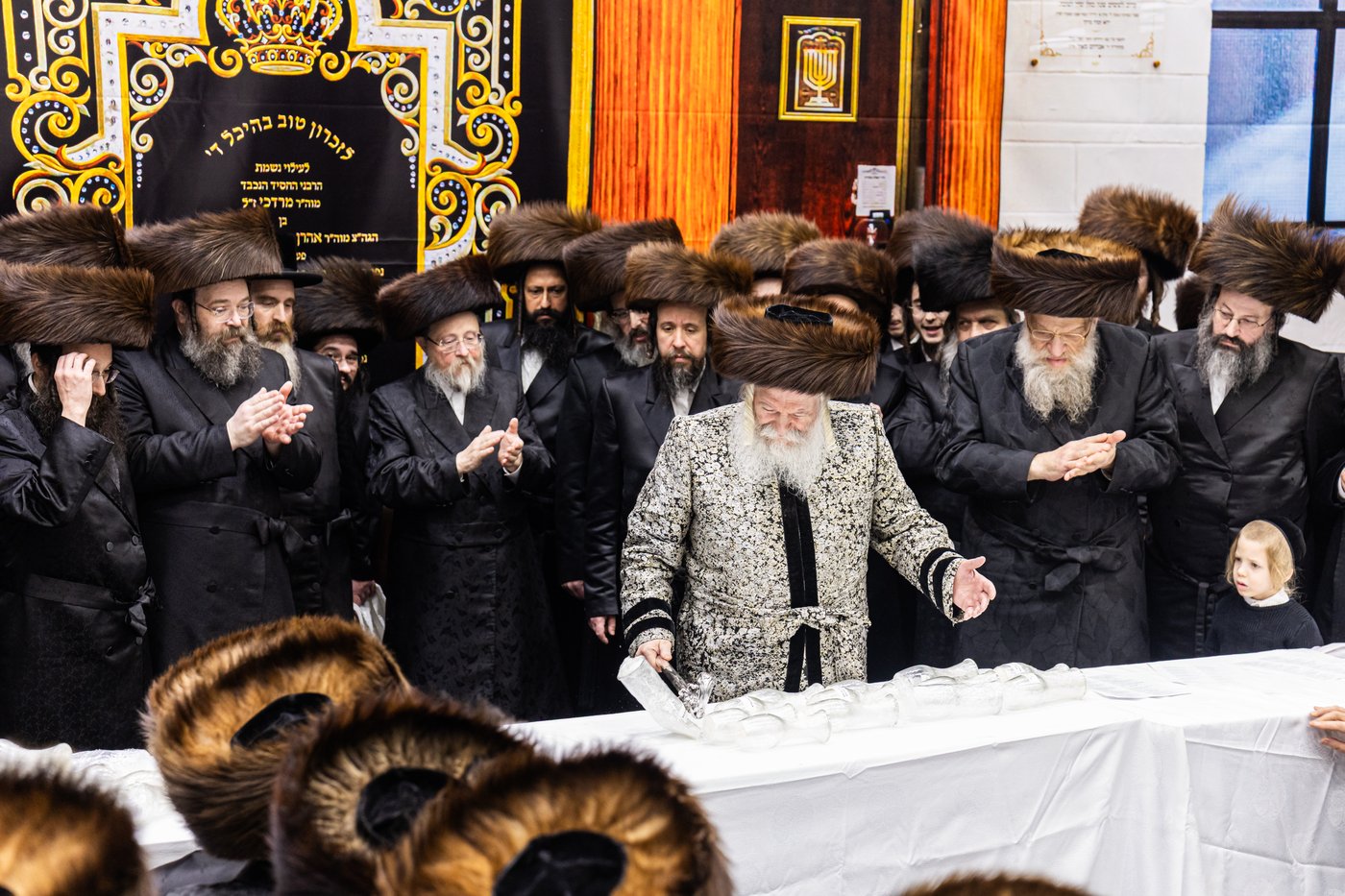 טיש שושן פורים בחצה"ק באבוב