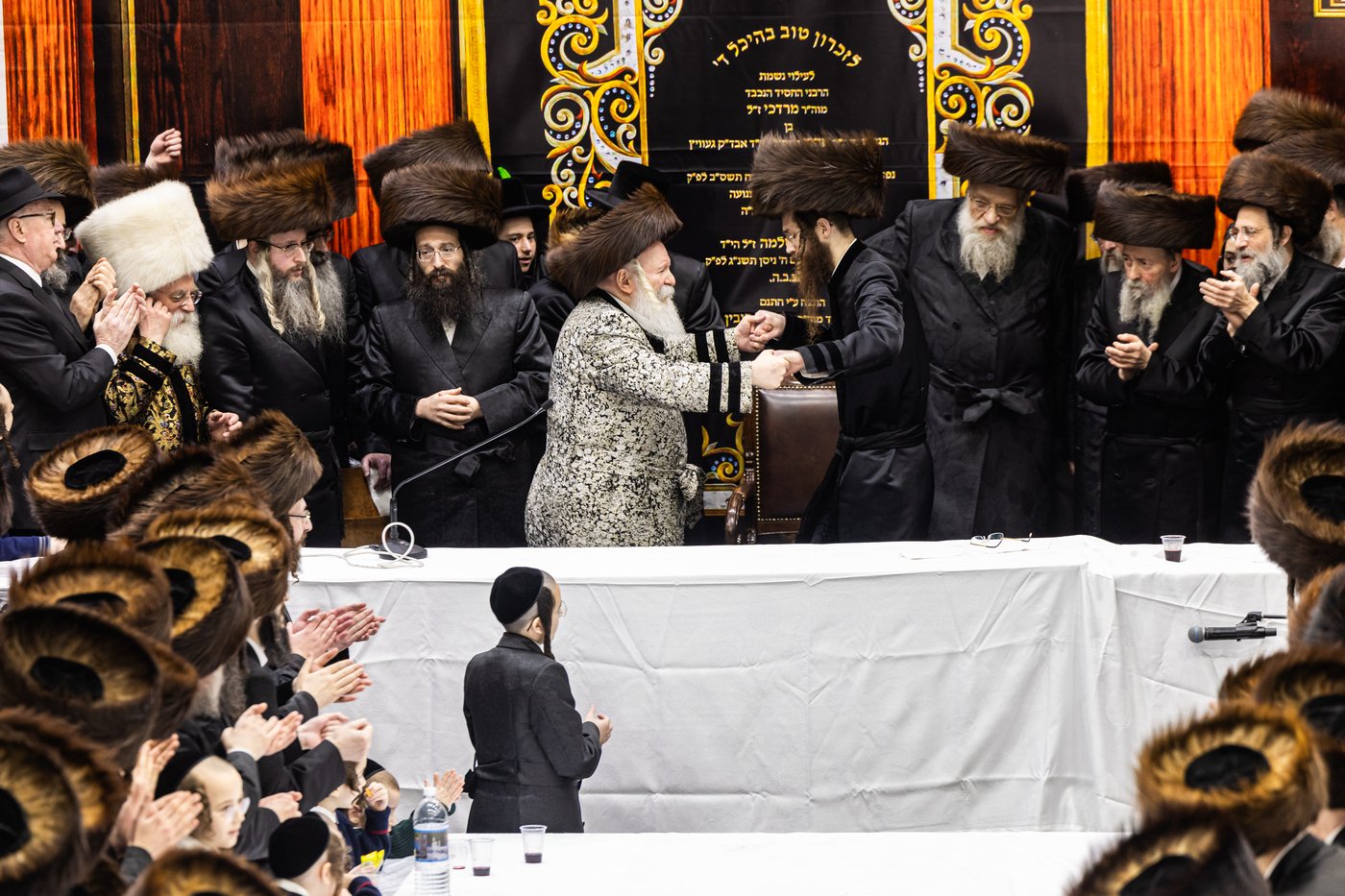 טיש שושן פורים בחצה"ק באבוב