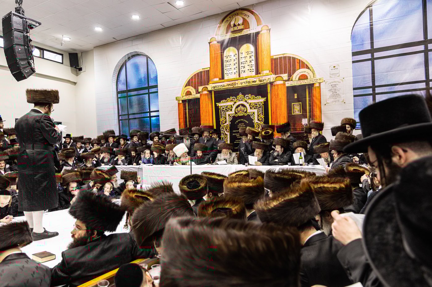 טיש שושן פורים בחצה"ק באבוב