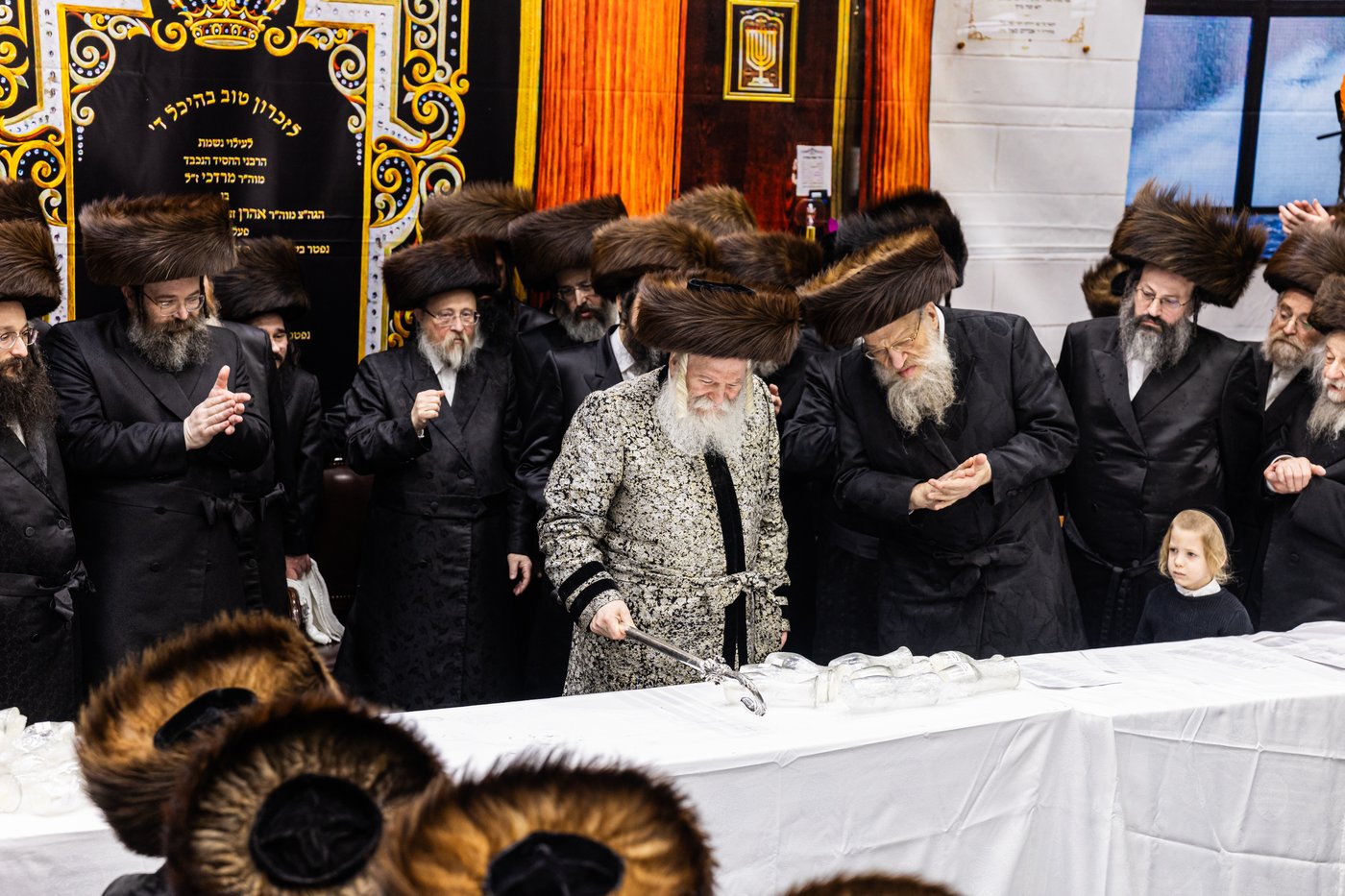 טיש שושן פורים בחצה"ק באבוב