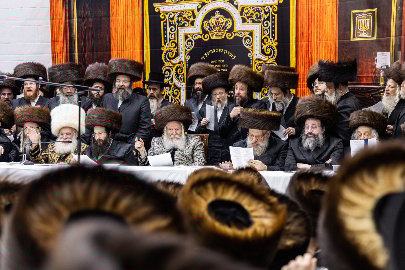 טיש שושן פורים בחצה"ק באבוב