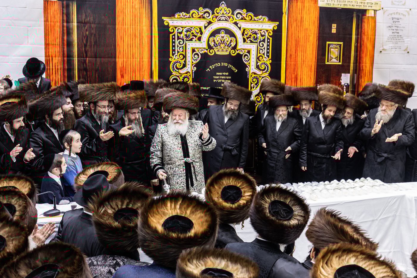 טיש שושן פורים בחצה"ק באבוב