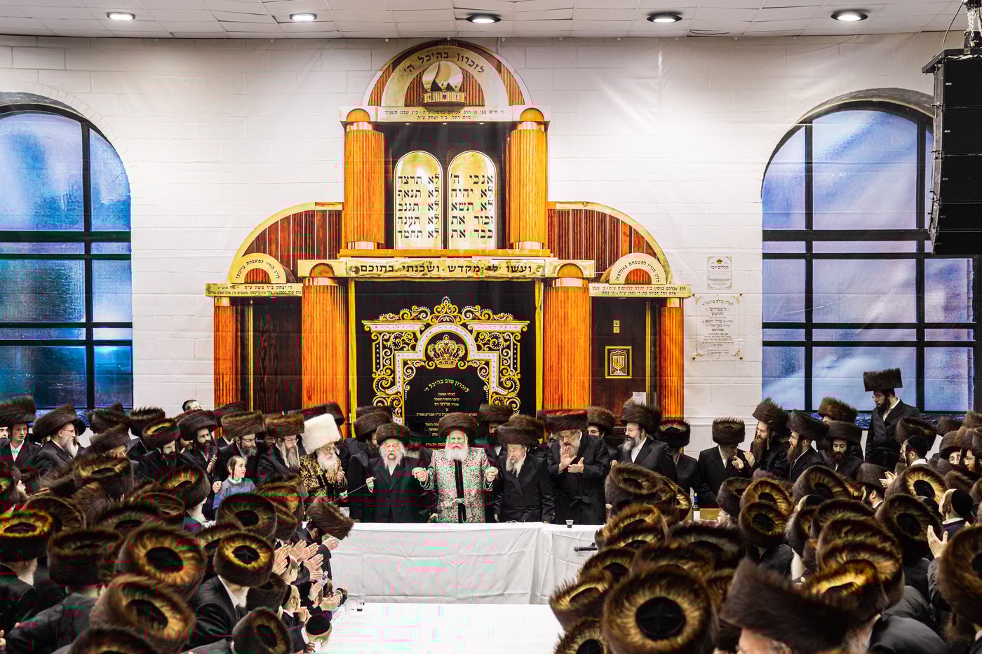 טיש שושן פורים בחצה"ק באבוב