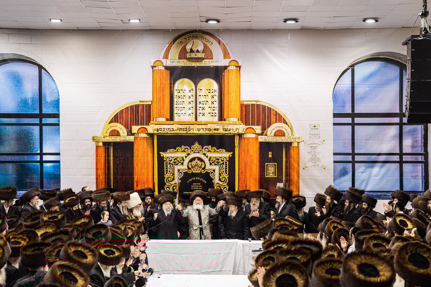 טיש שושן פורים בחצה"ק באבוב