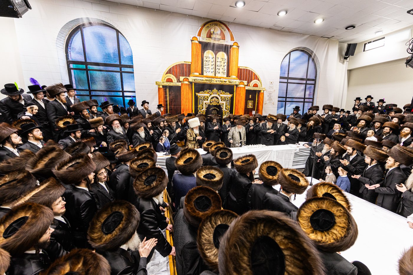 טיש שושן פורים בחצה"ק באבוב