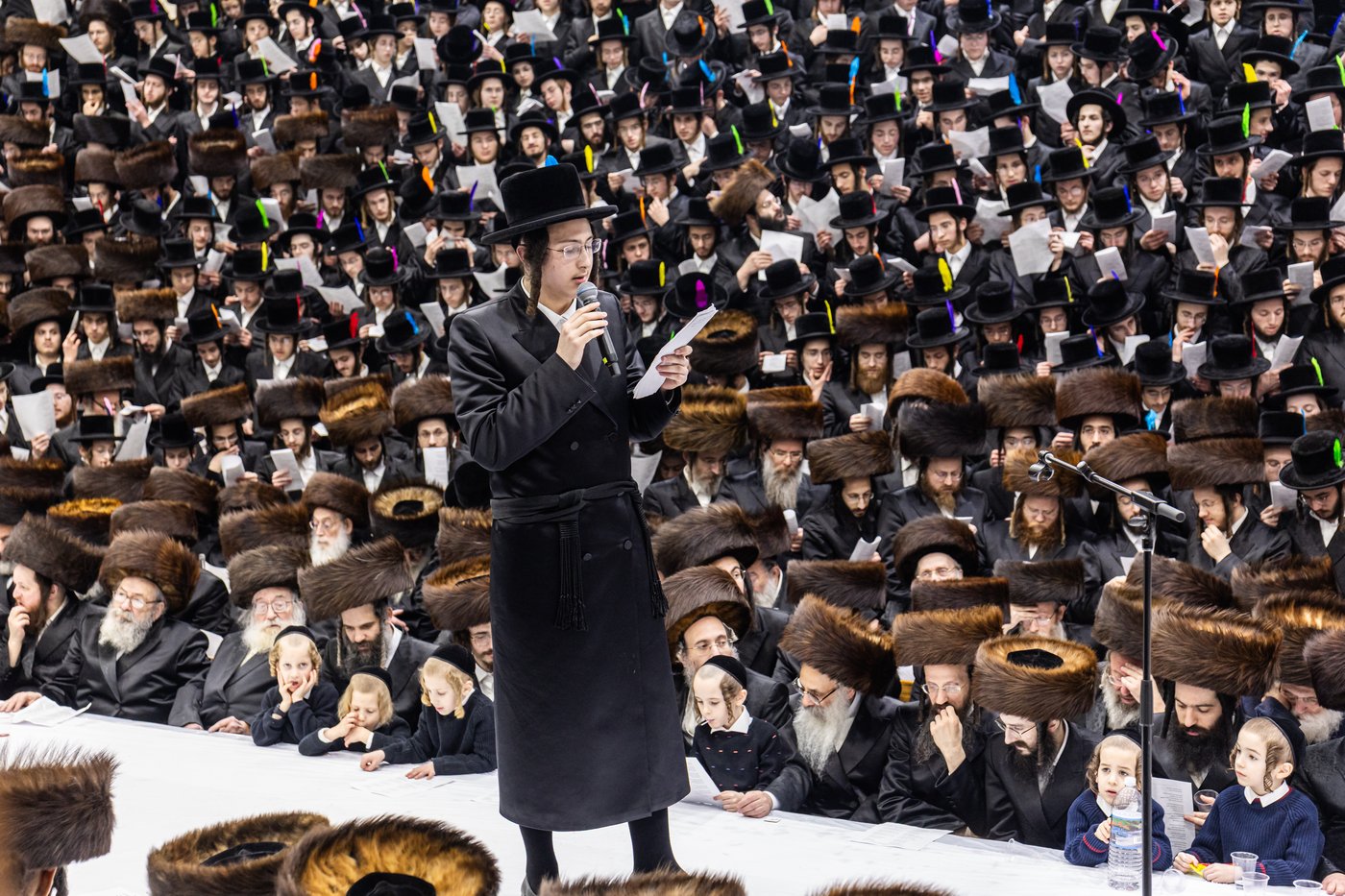 טיש שושן פורים בחצה"ק באבוב
