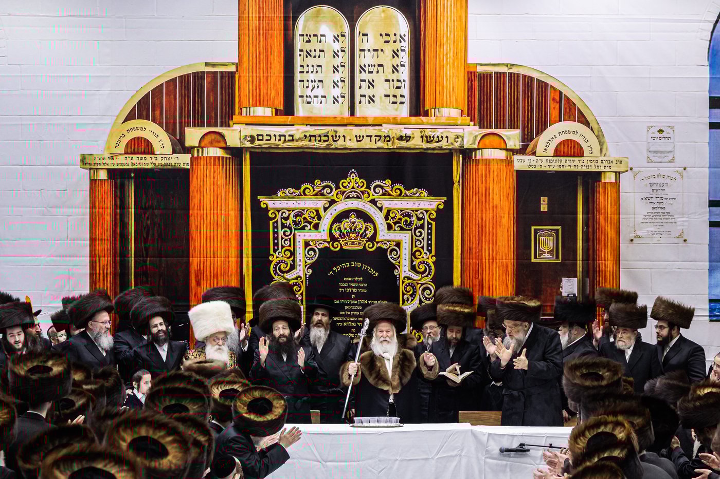 טיש שושן פורים בחצה"ק באבוב