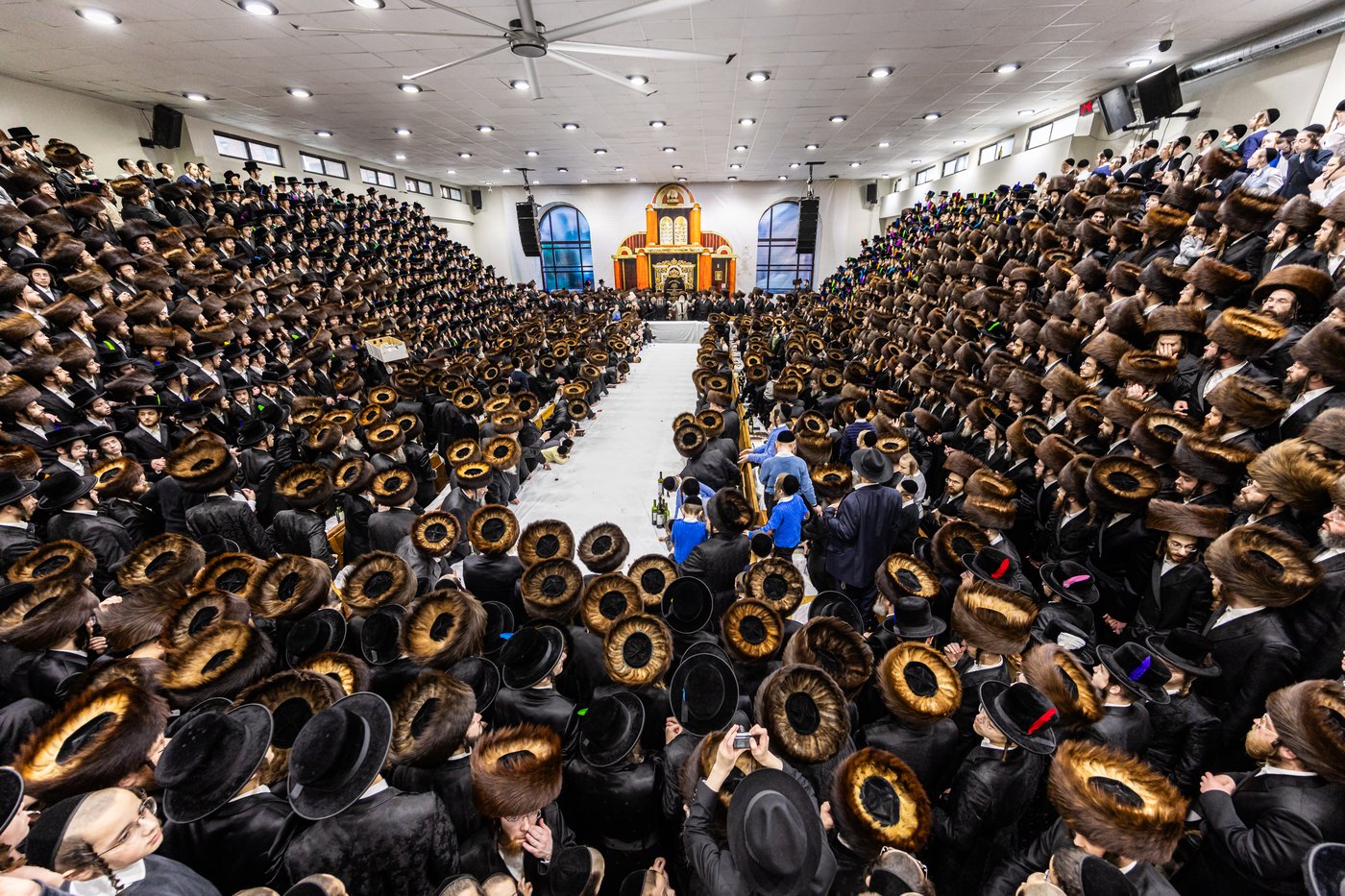 טיש שושן פורים בחצה"ק באבוב