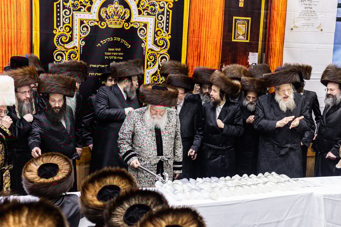 טיש שושן פורים בחצה"ק באבוב