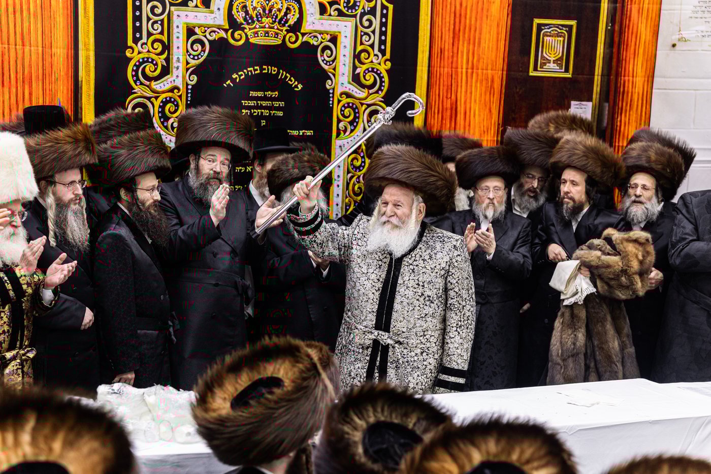 טיש שושן פורים בחצה"ק באבוב