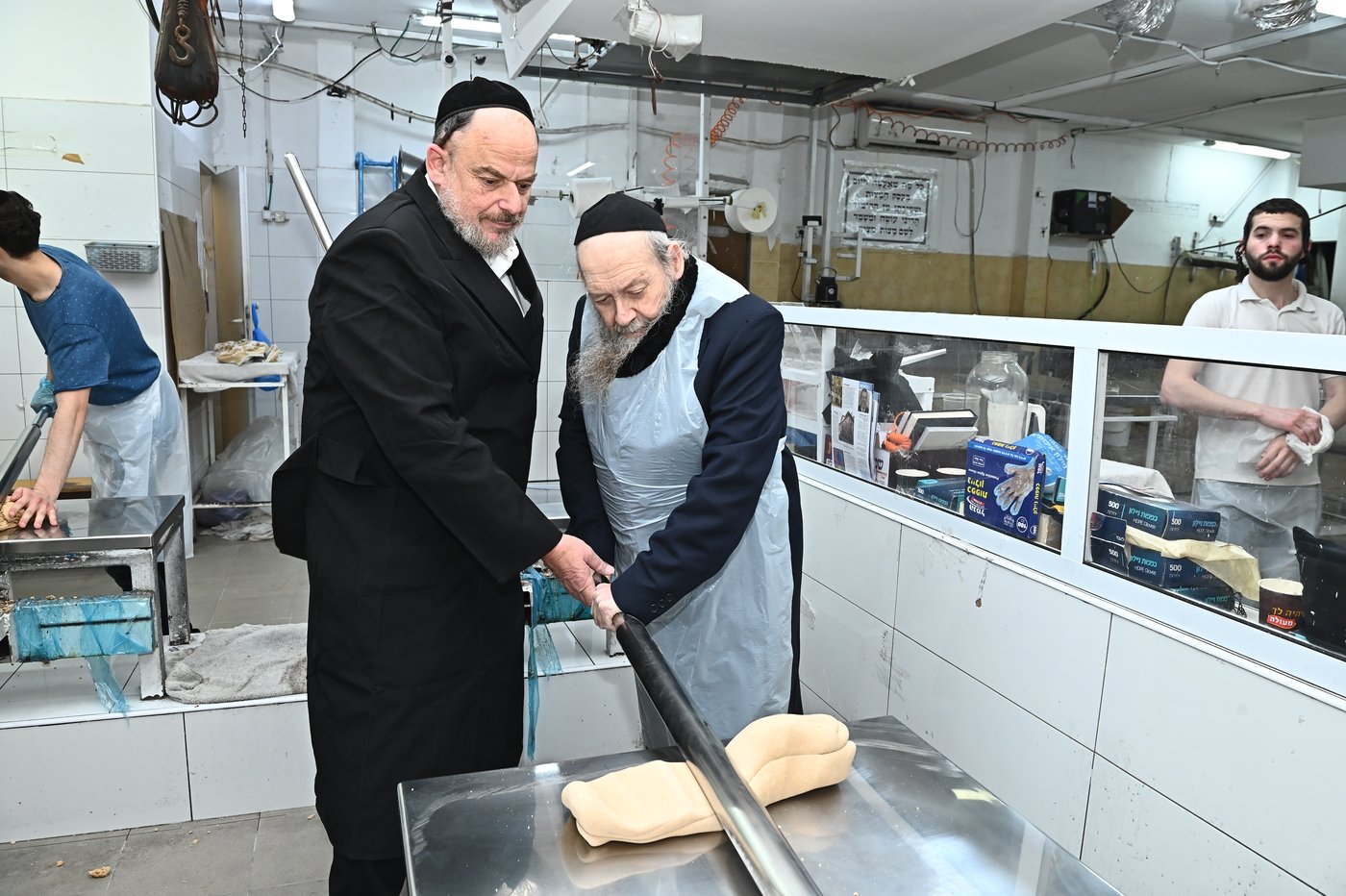 המקובל הגאון רבי דוד בצרי באפיית המצות