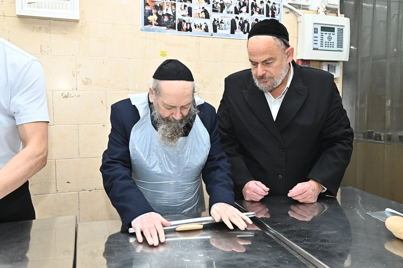 המקובל הגאון רבי דוד בצרי באפיית המצות