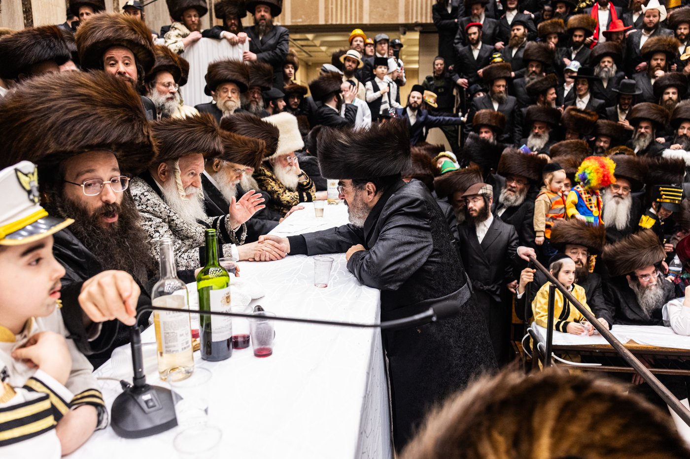 פורים בחצה"ק באבוב