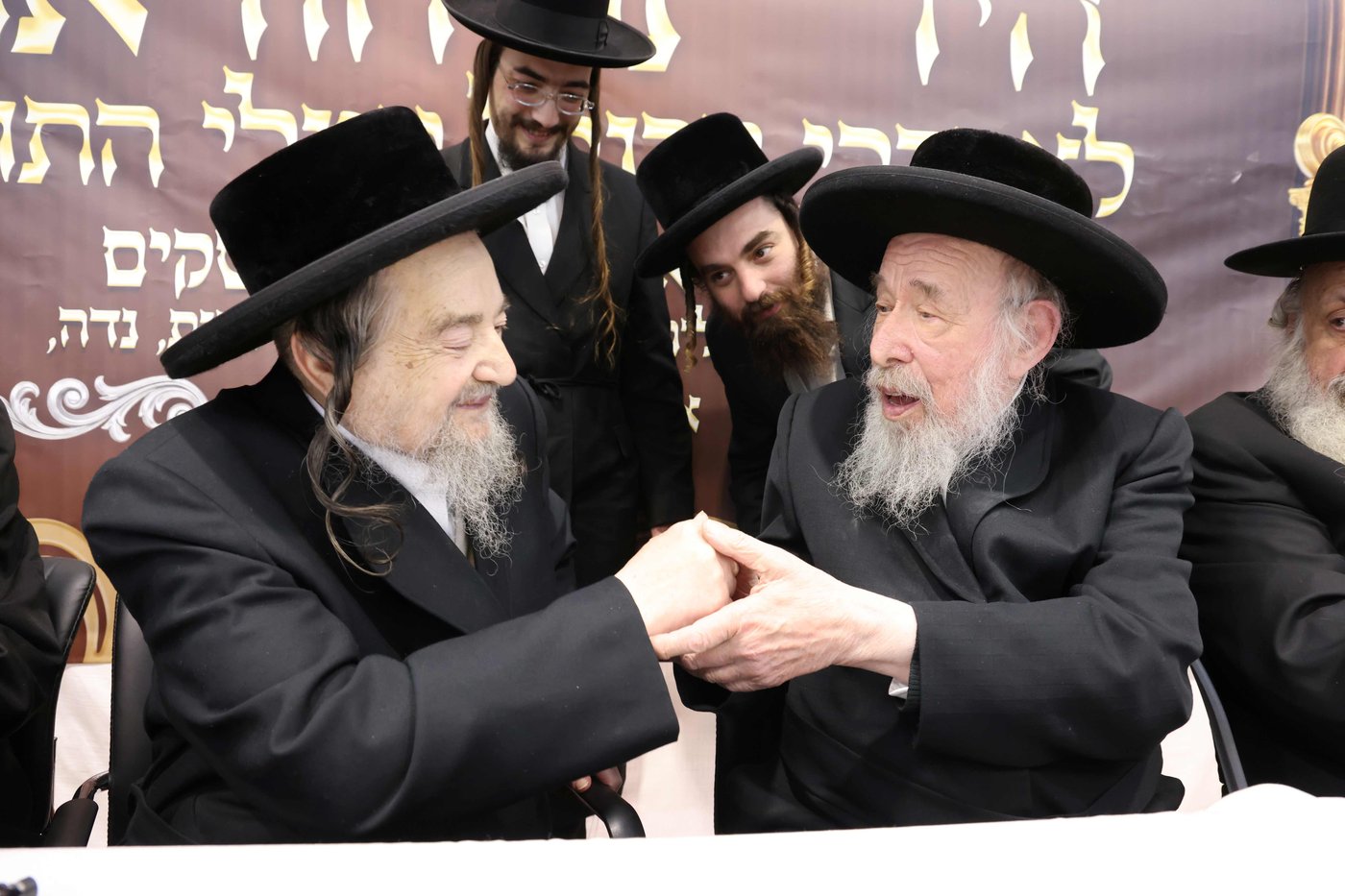 הגה"צ רבי יעקב מאיר שכטר והגה"צ רבי משה קרמר במעמד