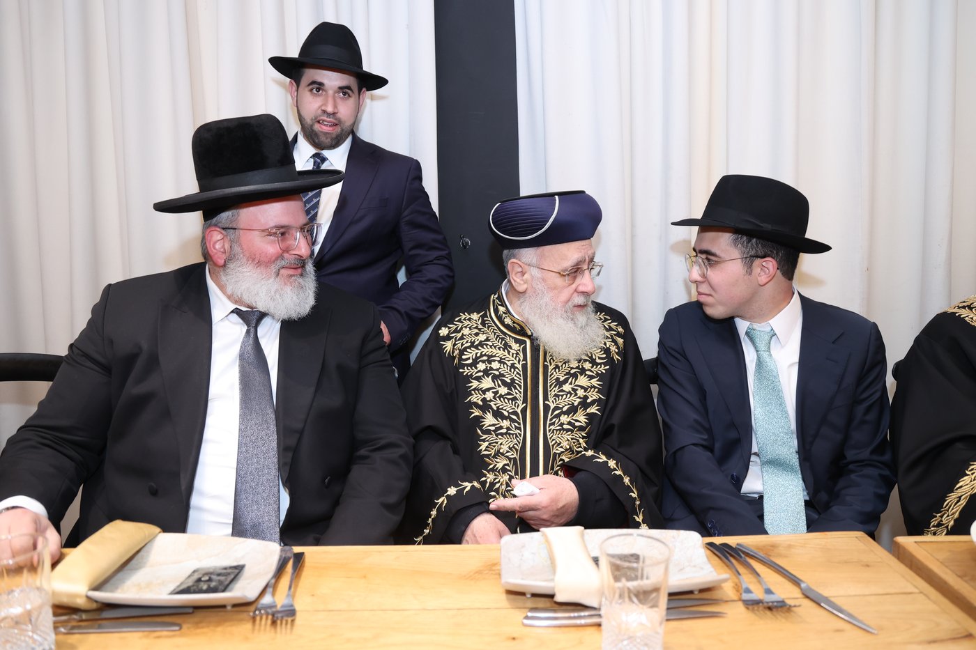 שמחת אירוסי נכדתם המשותפת של הרשל''צים הגר"י יוסף והגרש"מ עמאר