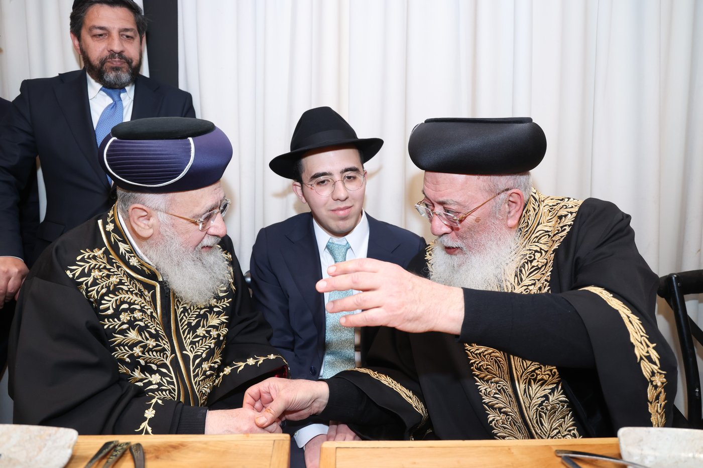 שמחת אירוסי נכדתם המשותפת של הרשל''צים הגר"י יוסף והגרש"מ עמאר