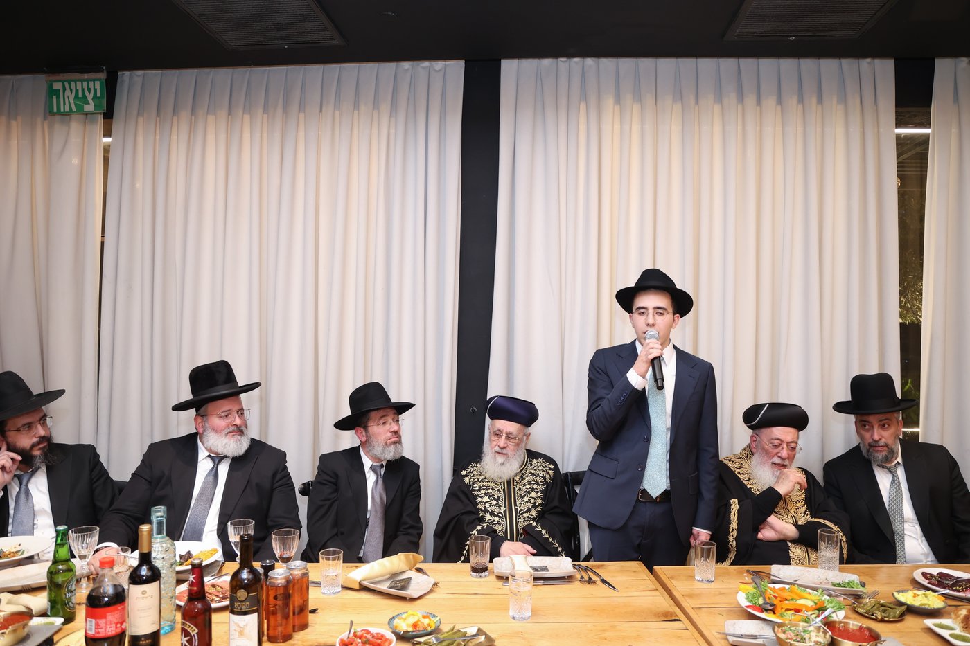 שמחת אירוסי נכדתם המשותפת של הרשל''צים הגר"י יוסף והגרש"מ עמאר