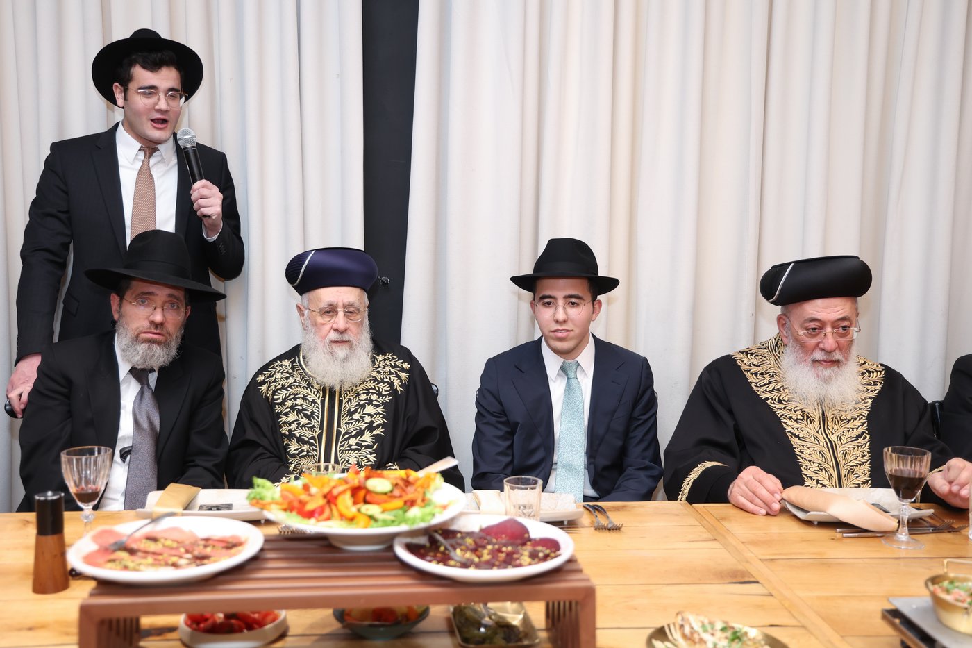 שמחת אירוסי נכדתם המשותפת של הרשל''צים הגר"י יוסף והגרש"מ עמאר