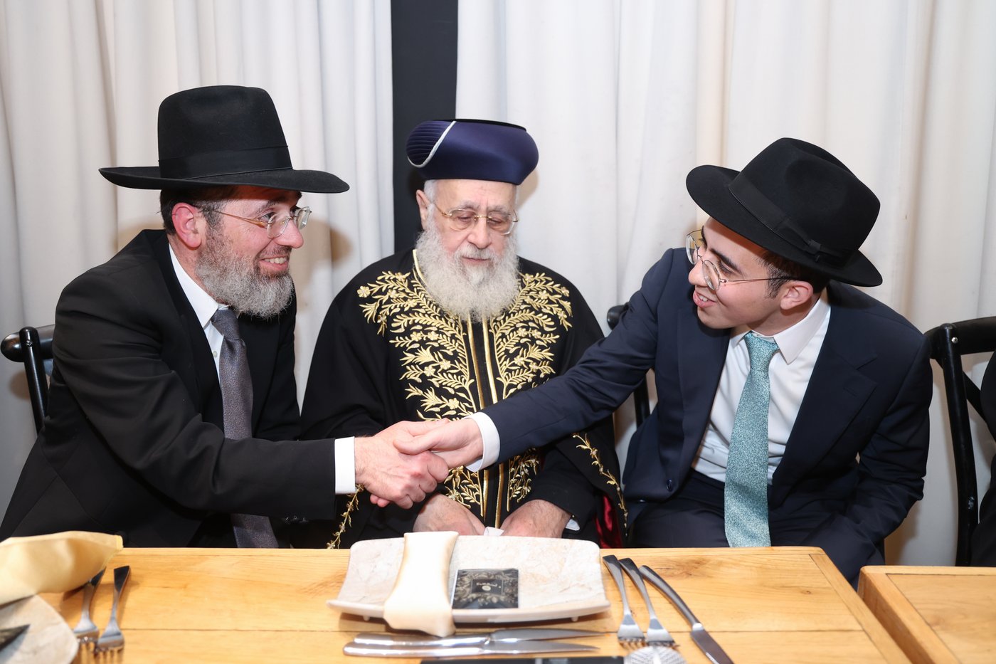 שמחת אירוסי נכדתם המשותפת של הרשל''צים הגר"י יוסף והגרש"מ עמאר