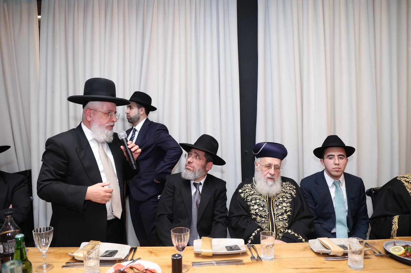 שמחת אירוסי נכדתם המשותפת של הרשל''צים הגר"י יוסף והגרש"מ עמאר