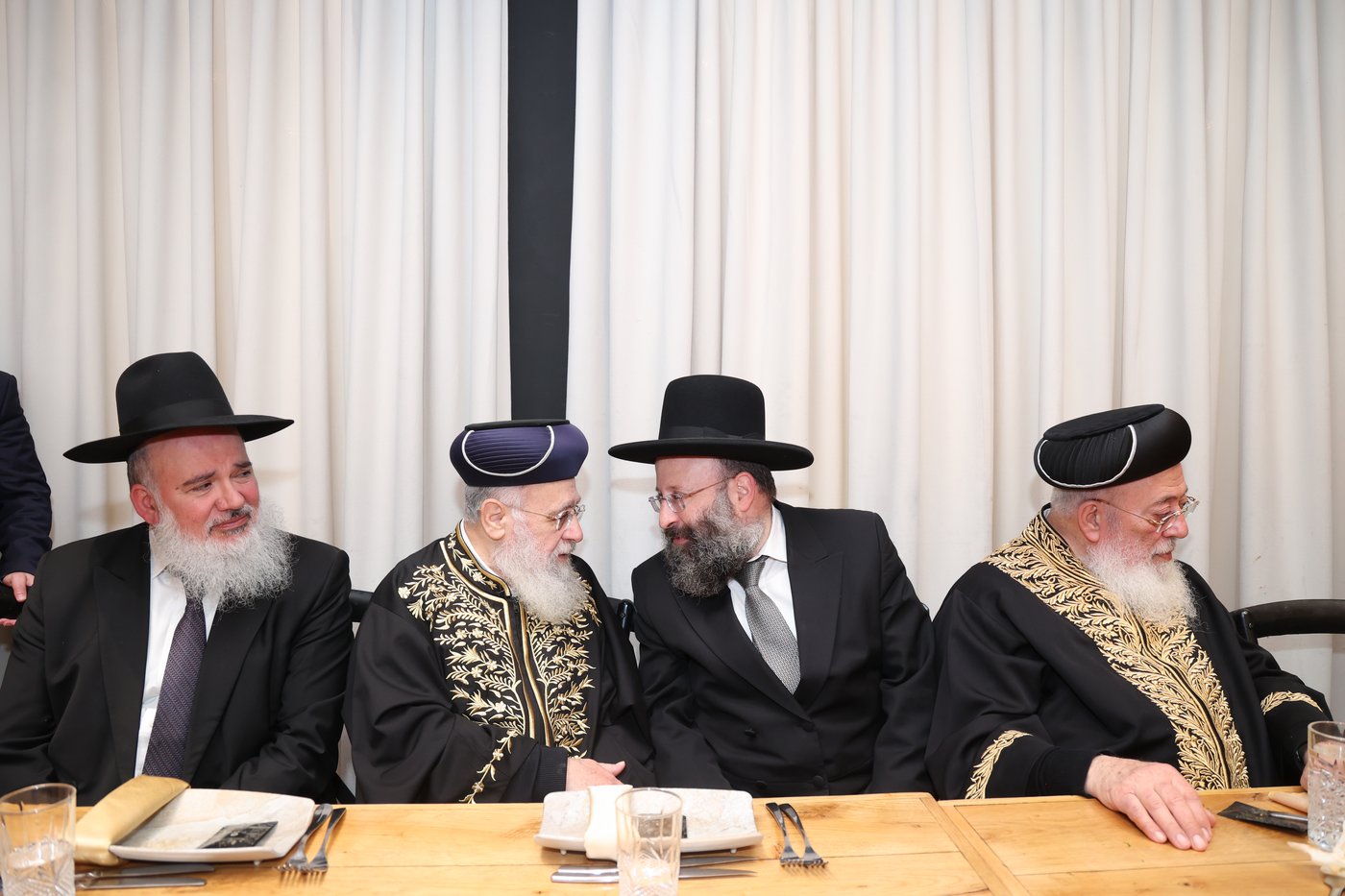 שמחת אירוסי נכדתם המשותפת של הרשל''צים הגר"י יוסף והגרש"מ עמאר