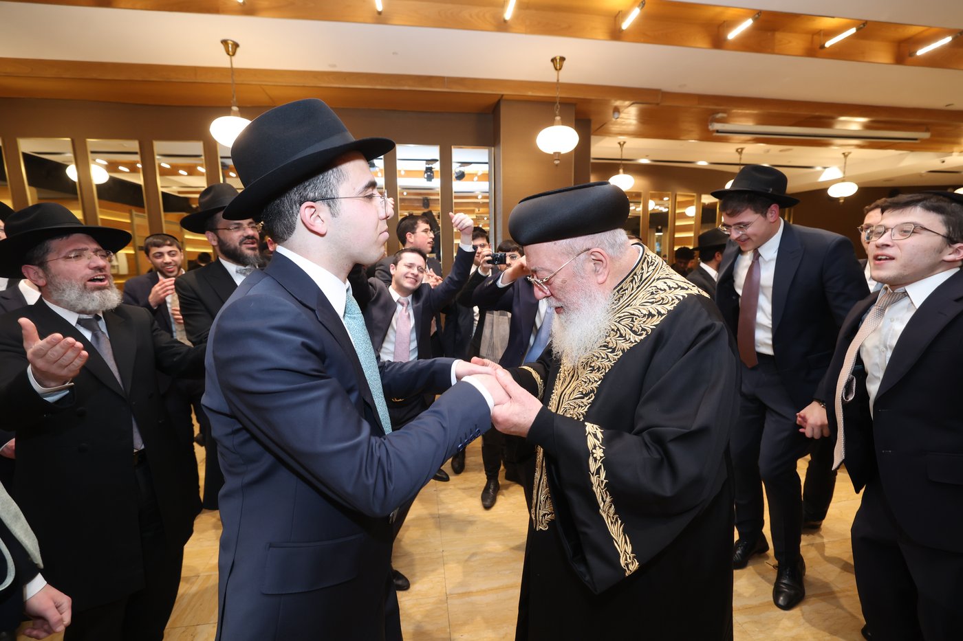 שמחת אירוסי נכדתם המשותפת של הרשל''צים הגר"י יוסף והגרש"מ עמאר