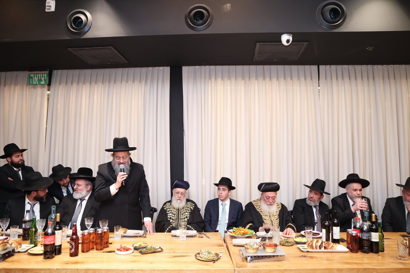 שמחת אירוסי נכדתם המשותפת של הרשל''צים הגר"י יוסף והגרש"מ עמאר