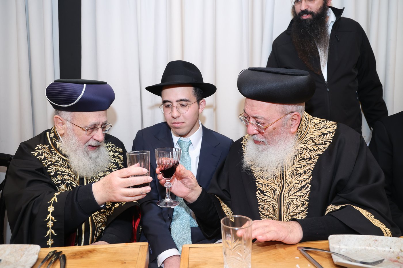 שמחת אירוסי נכדתם המשותפת של הרשל''צים הגר"י יוסף והגרש"מ עמאר