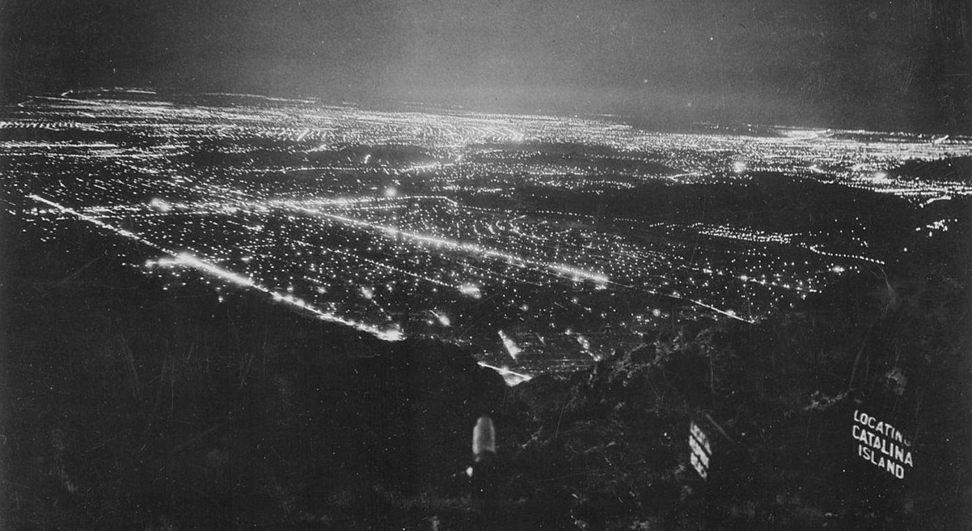 אורותיה של לוס אנג'לס כפי שהיתה נראית בלילה באותם הימים