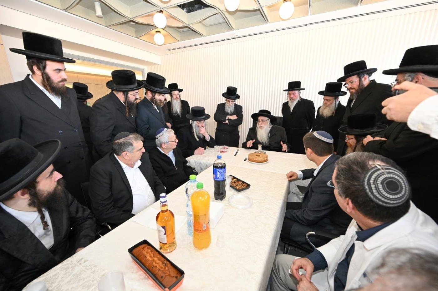 האדמו"ר מצאנז בחנוכת מחלקת יולדות ממוגנת במרכז הרפואי צאנז