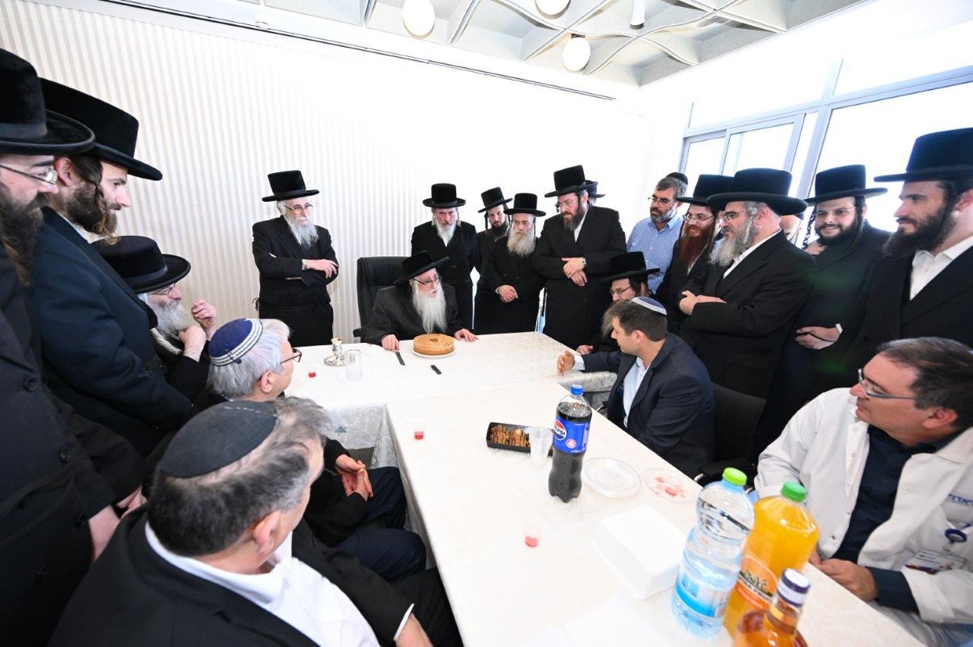 האדמו"ר מצאנז בחנוכת מחלקת יולדות ממוגנת במרכז הרפואי צאנז