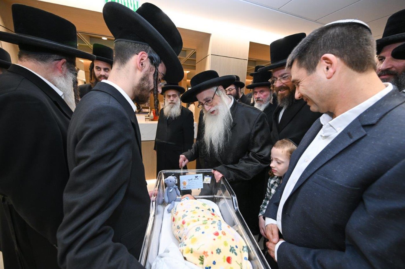 האדמו"ר מצאנז בחנוכת מחלקת יולדות ממוגנת במרכז הרפואי צאנז