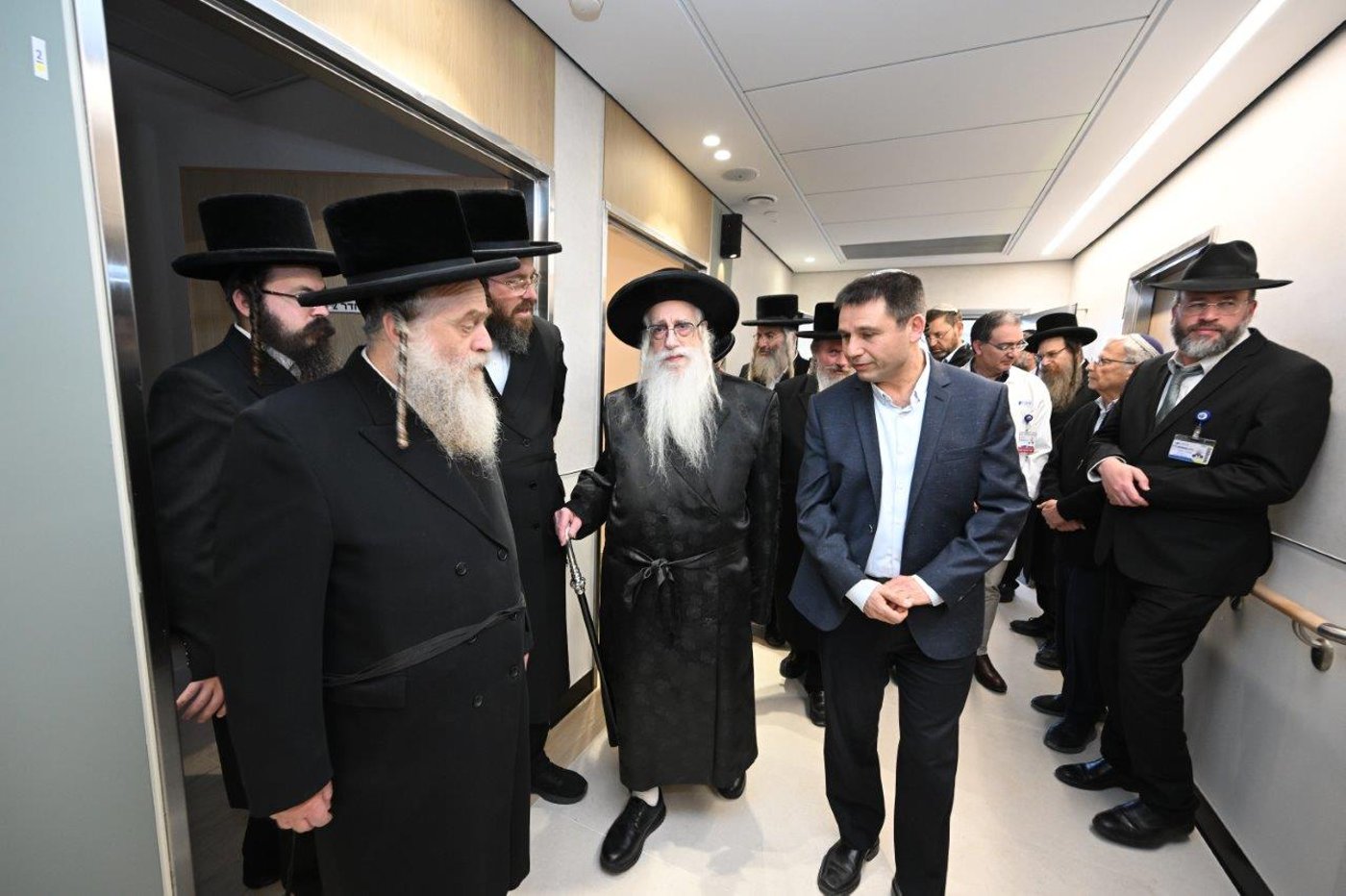 האדמו"ר מצאנז בחנוכת מחלקת יולדות ממוגנת במרכז הרפואי צאנז