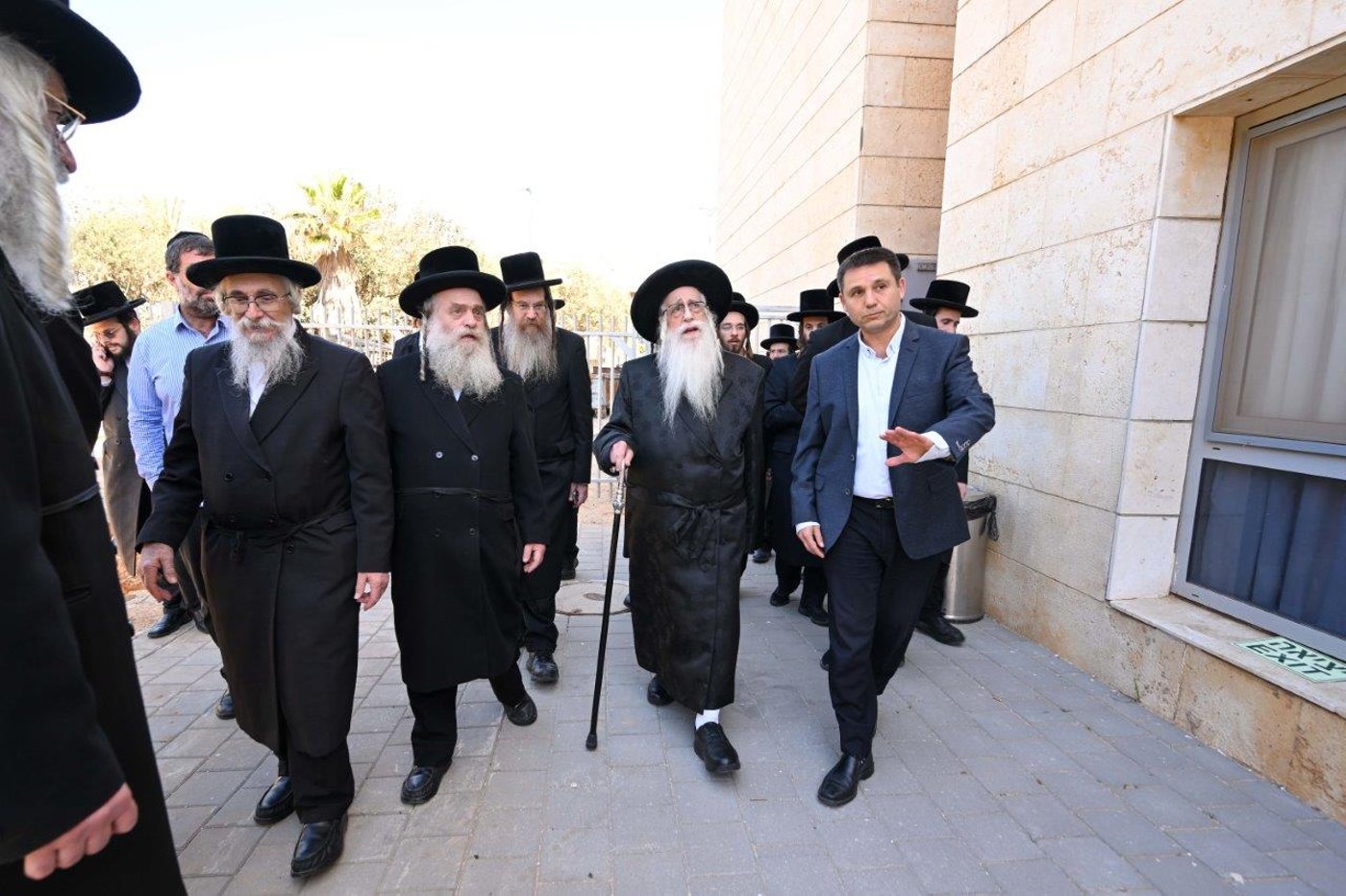 האדמו"ר מצאנז בחנוכת מחלקת יולדות ממוגנת במרכז הרפואי צאנז