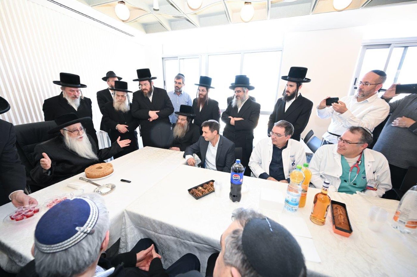 האדמו"ר מצאנז בחנוכת מחלקת יולדות ממוגנת במרכז הרפואי צאנז