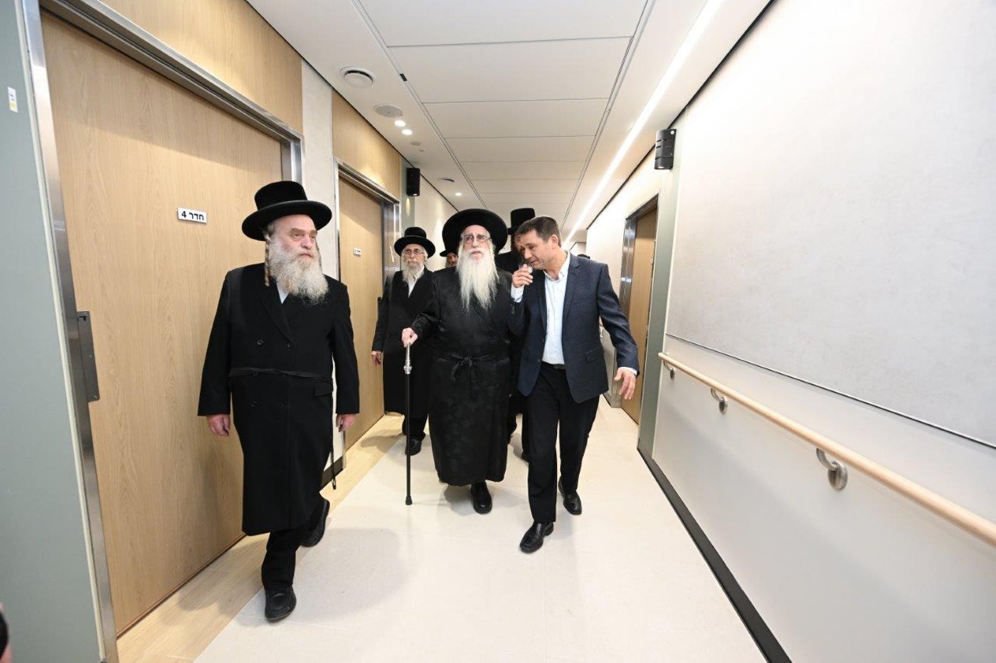 האדמו"ר מצאנז בחנוכת מחלקת יולדות ממוגנת במרכז הרפואי צאנז