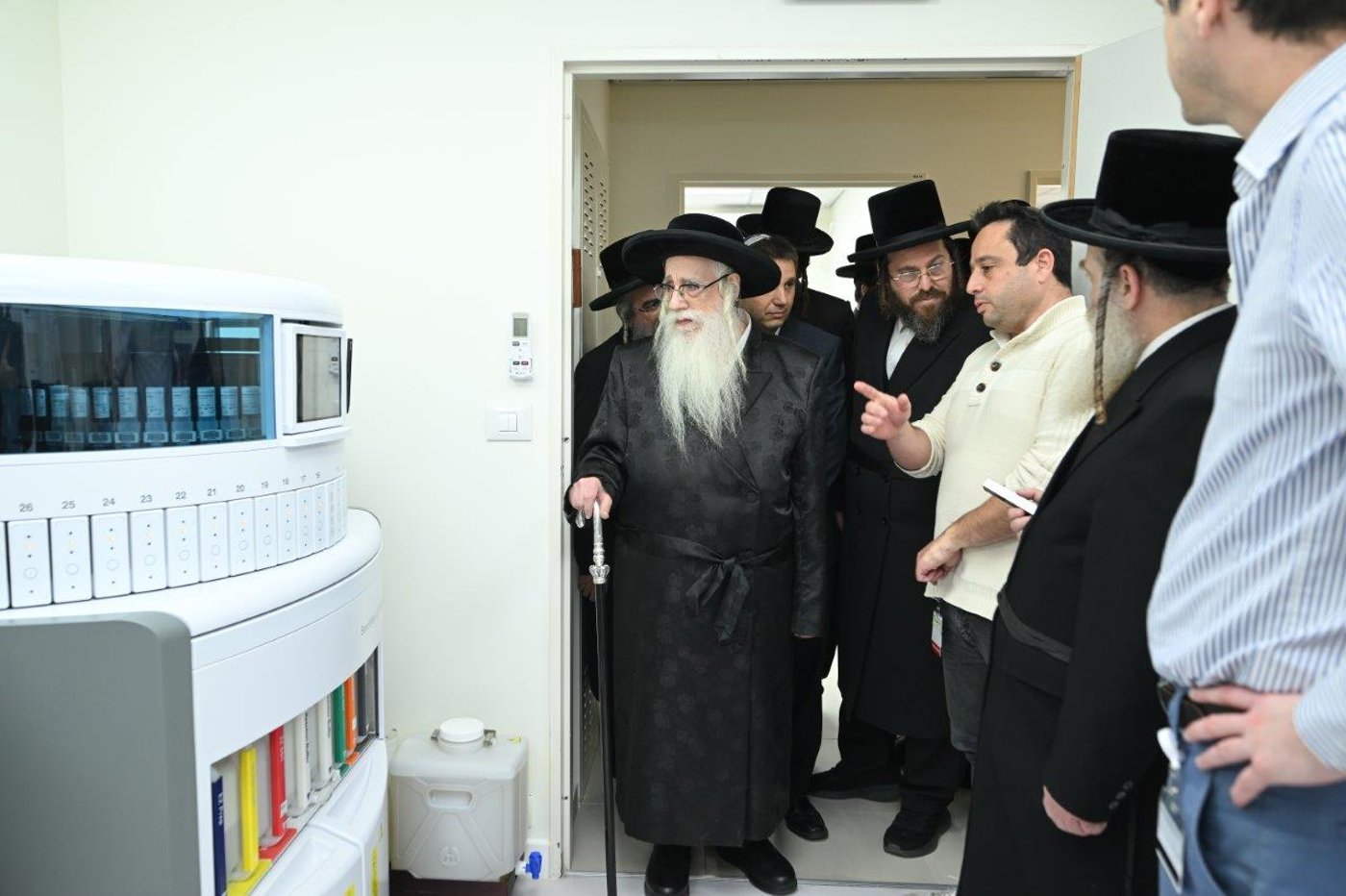 האדמו"ר מצאנז בחנוכת מחלקת יולדות ממוגנת במרכז הרפואי צאנז