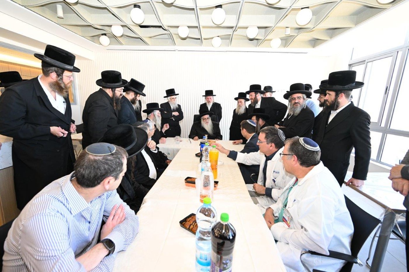 האדמו"ר מצאנז בחנוכת מחלקת יולדות ממוגנת במרכז הרפואי צאנז