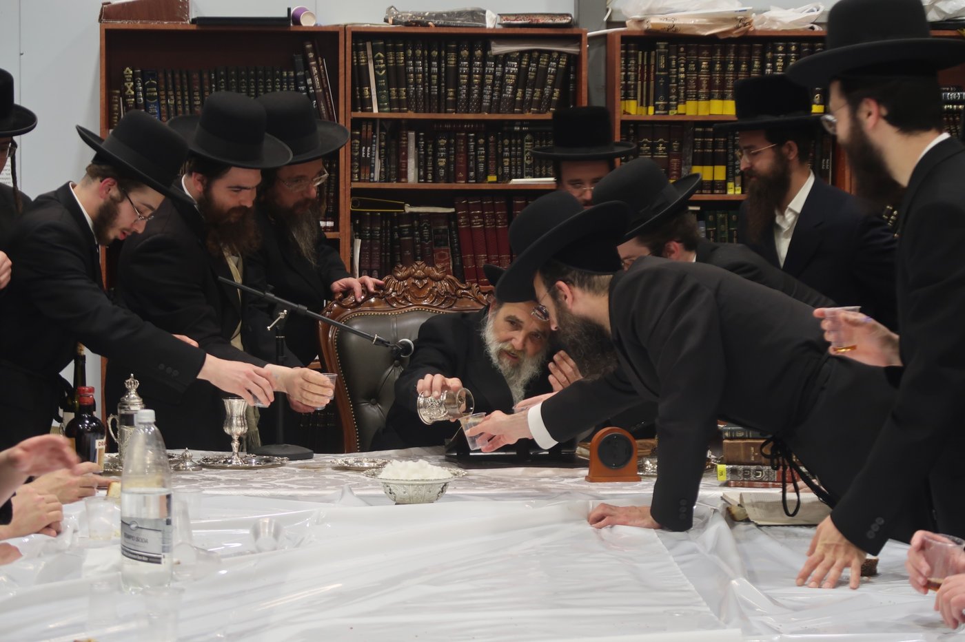 האדמו"ר מאשלג בעל ה"בני היכלא" בטיש כ"א אדר