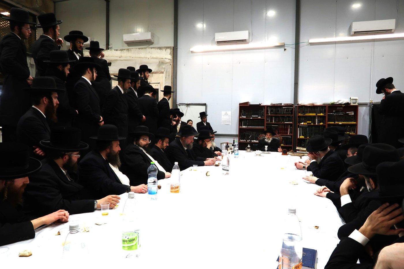 האדמו"ר מאשלג בעל ה"בני היכלא" בטיש כ"א אדר