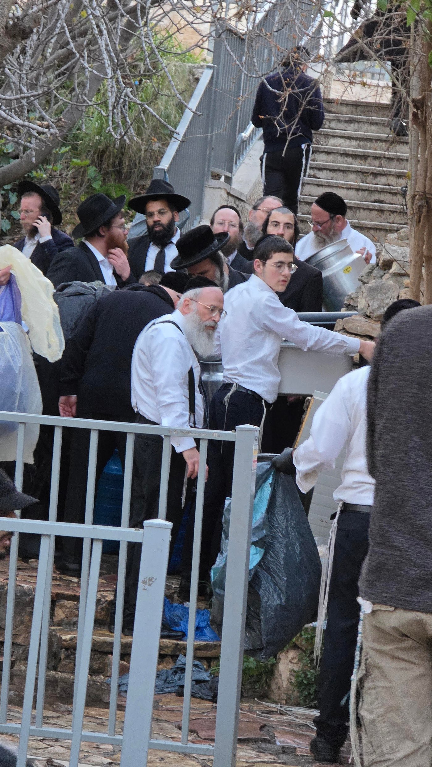 הרה"ג ר' שלום מאיר סיאני בשאיבת מים שלנו