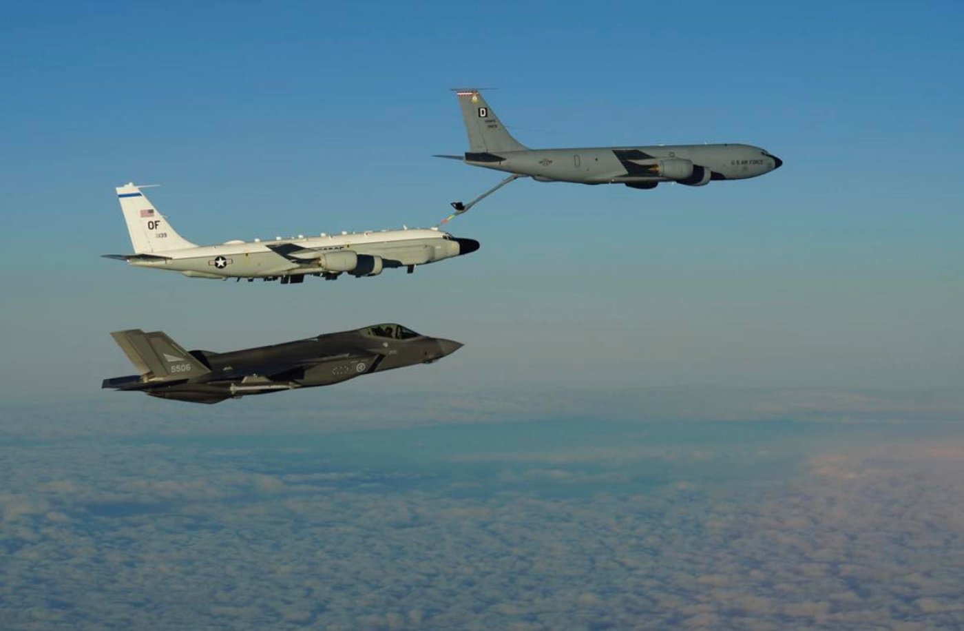 KC-135 Stratotanker מתדלק